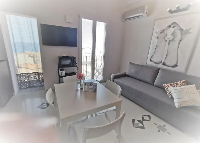 Idda, Vista Mozzafiato E Mare Dentro Casa דירה