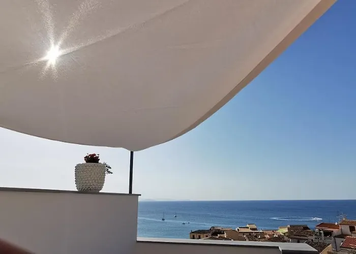 Idda, Vista Mozzafiato E Mare Dentro Casa דירה *