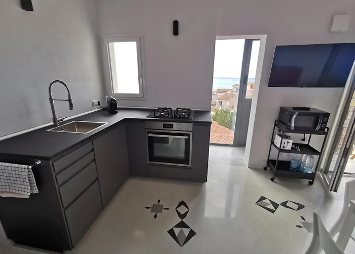 Idda, Vista Mozzafiato E Mare Dentro Casa * Чефалу